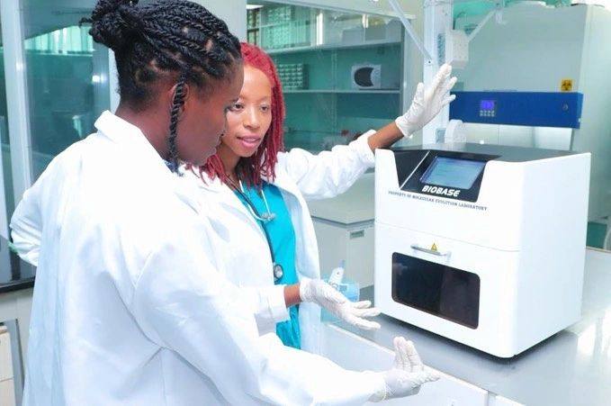 MELL laboratory professionals working with molecular testing equipment