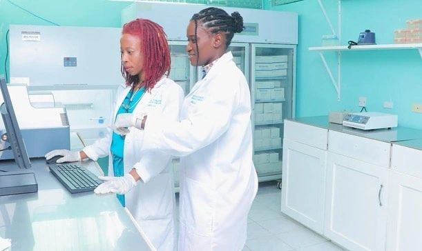 MELL laboratory professionals reviewing laboratory information